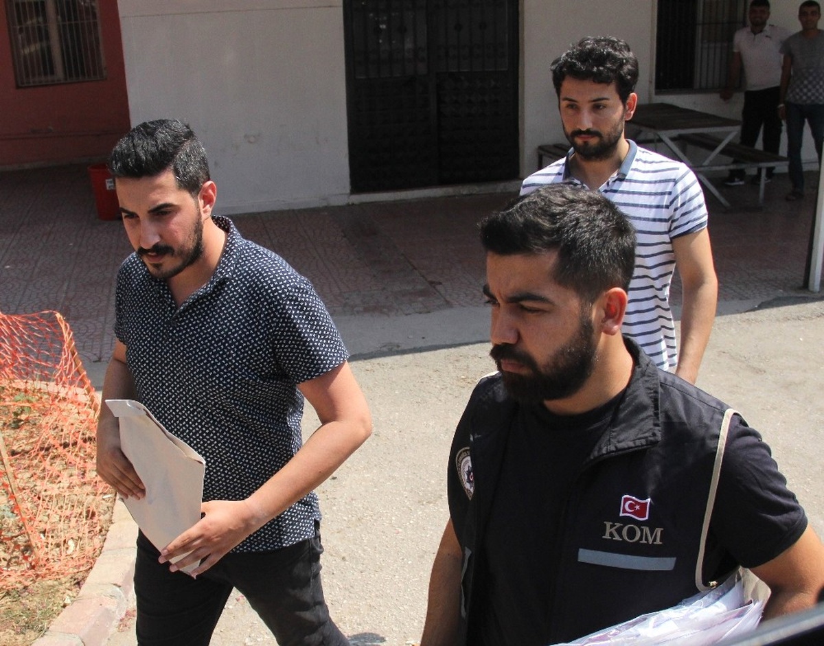 Hero\' Yazılı Tişört Giyen 3 Kişi Serbest Kaldı