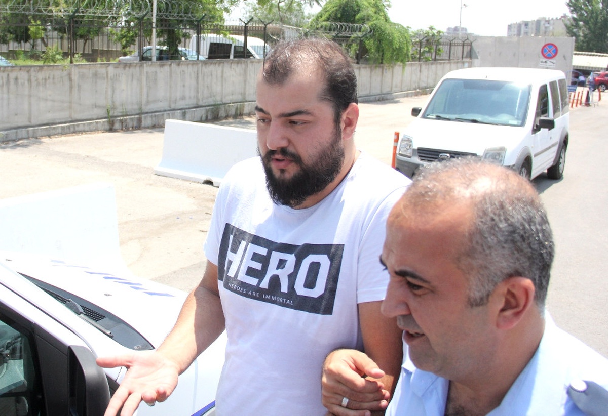Hero" Yazılı Tişörtle Sınava Giren Kişiye Gözaltı