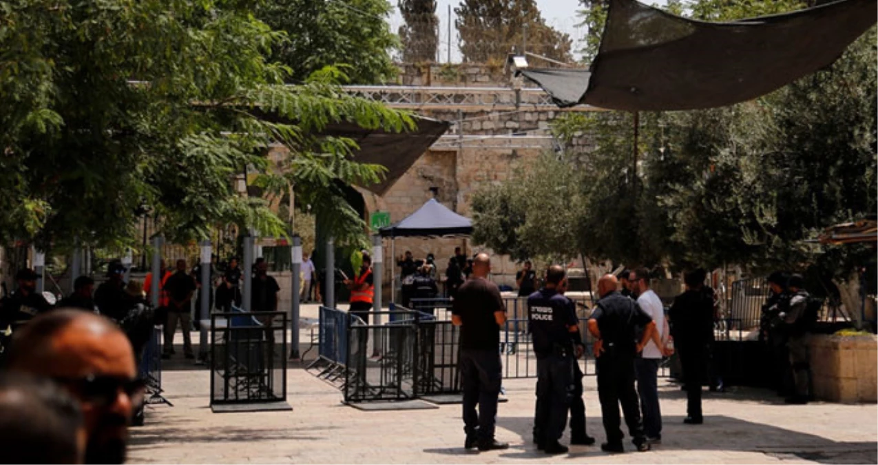 İsrail, Mescid-i Aksa\'da Dedektörlerden Sonra Bu Kez de Güvenlik Kameraları Kuruyor