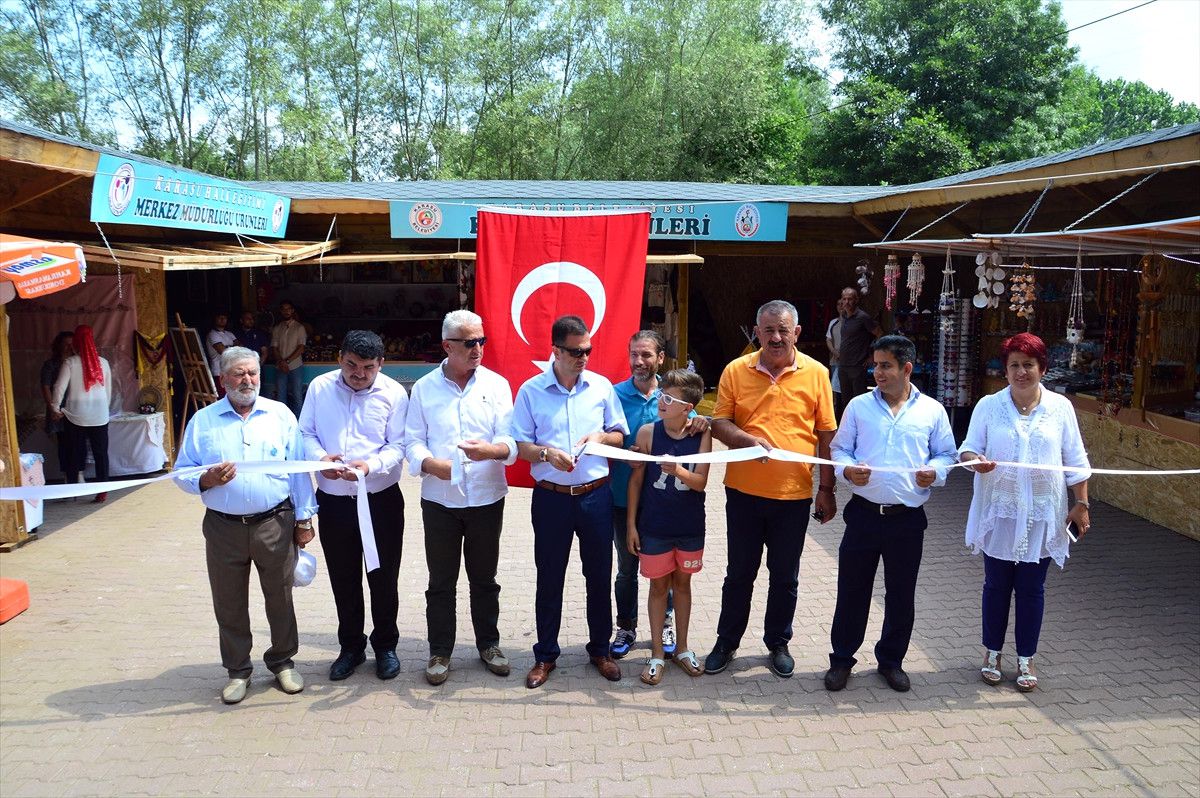 Karasulu Kadınlar El Emeklerini Satışa Sundu