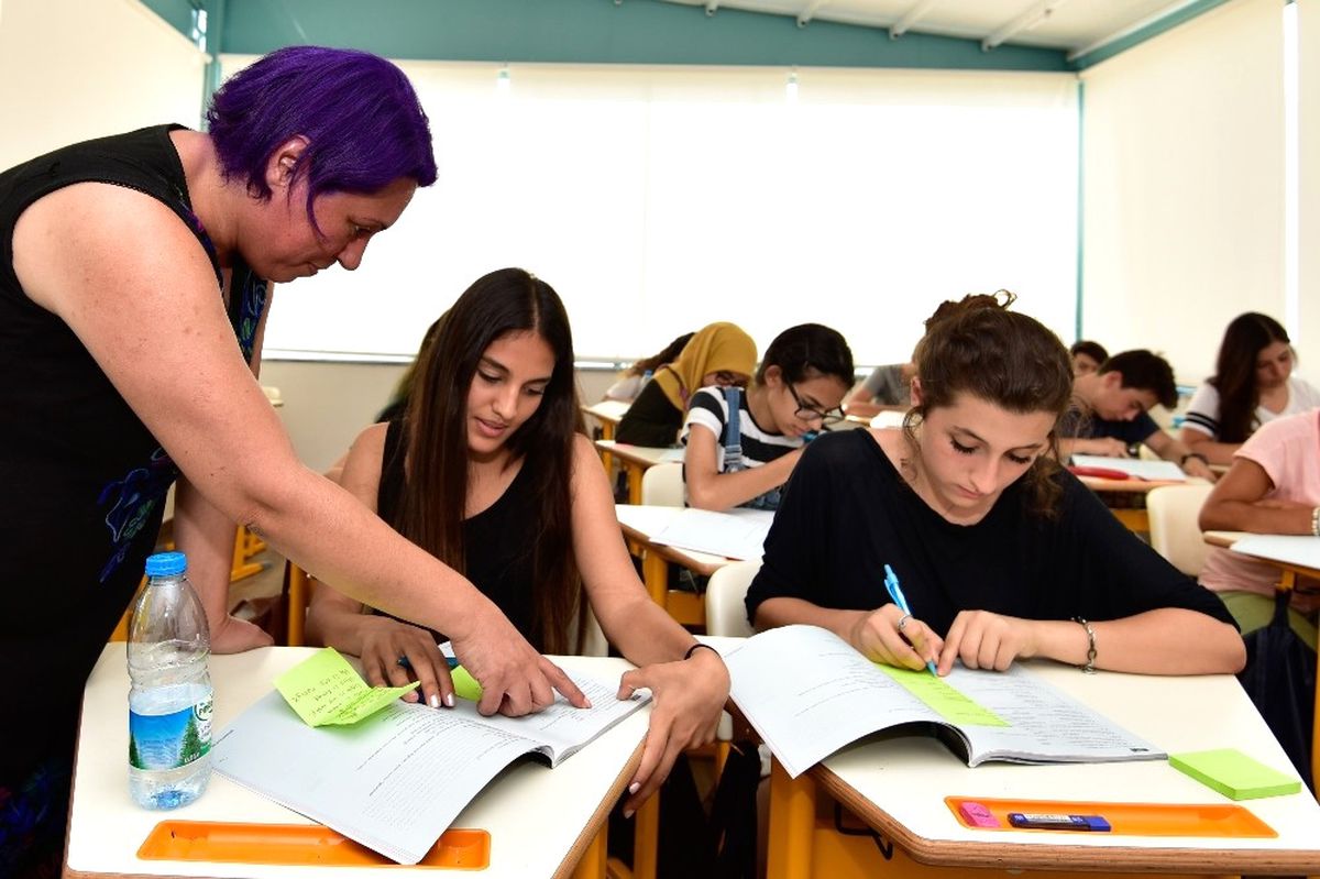 Muratpaşa ODTÜ Gençlik Parkı\'nda 200 Öğrenciye İngilizce Dersi