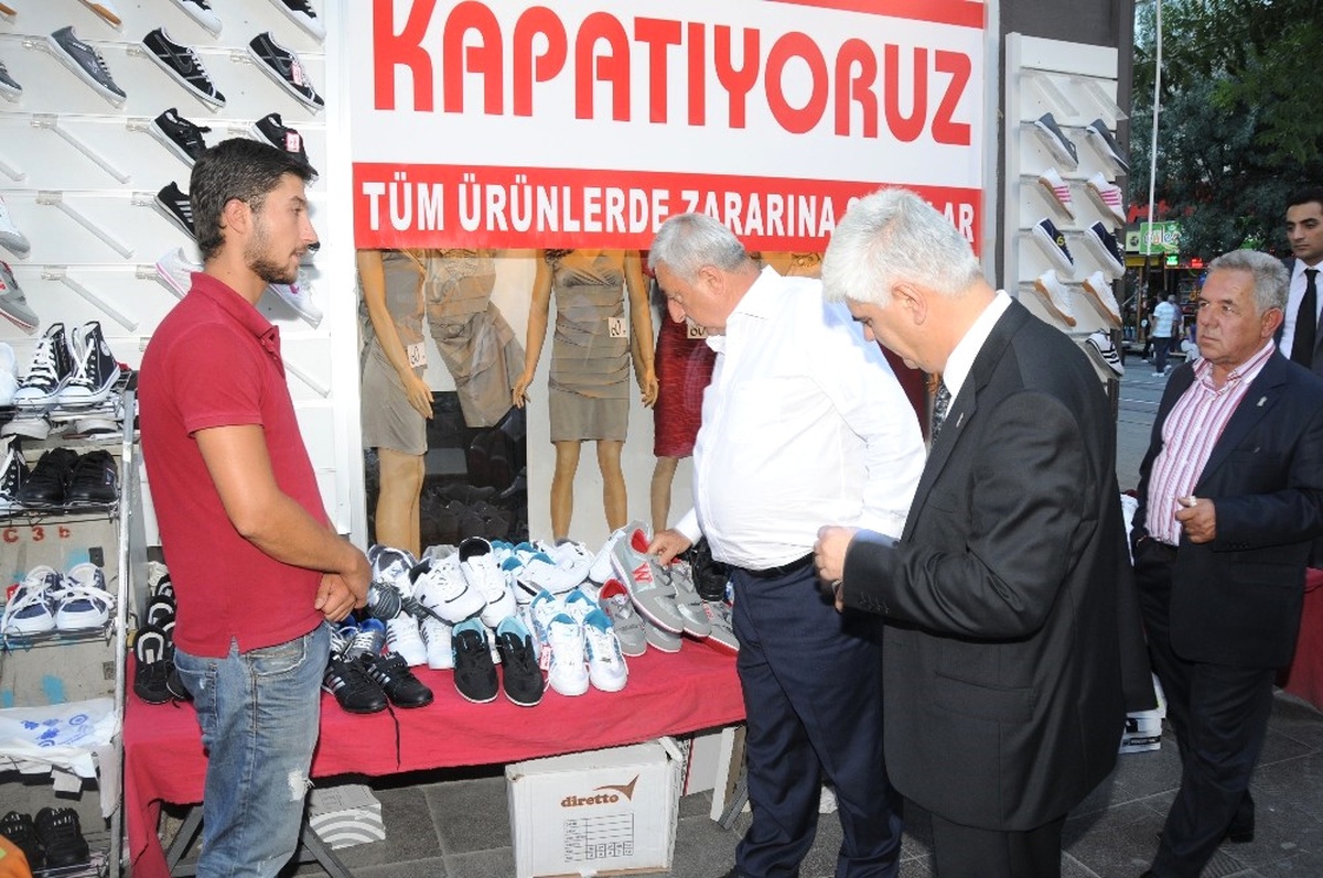 Palandöken: "Yüksek Kiralar Mağaza Kapattırıyor"