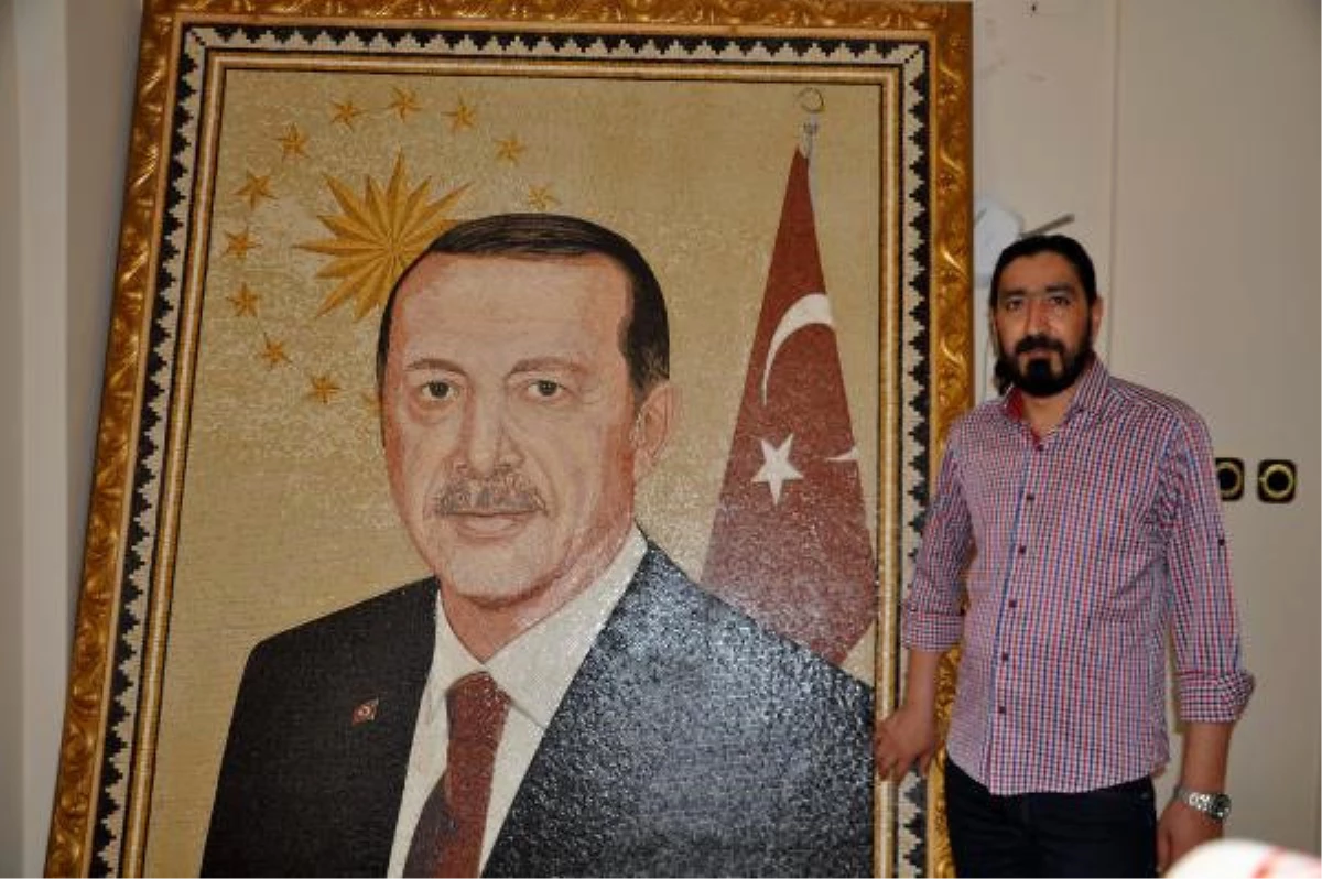 Suriyeli Sanatçı, 15 Temmuz ve Erdoğan\'ın Mozaik Tablosunu Yaptı