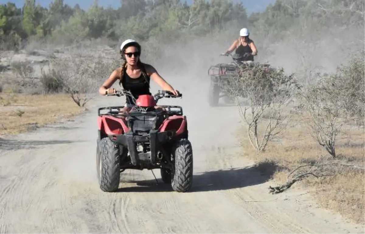 Turistler, Atv Safariyle Eğleniyor