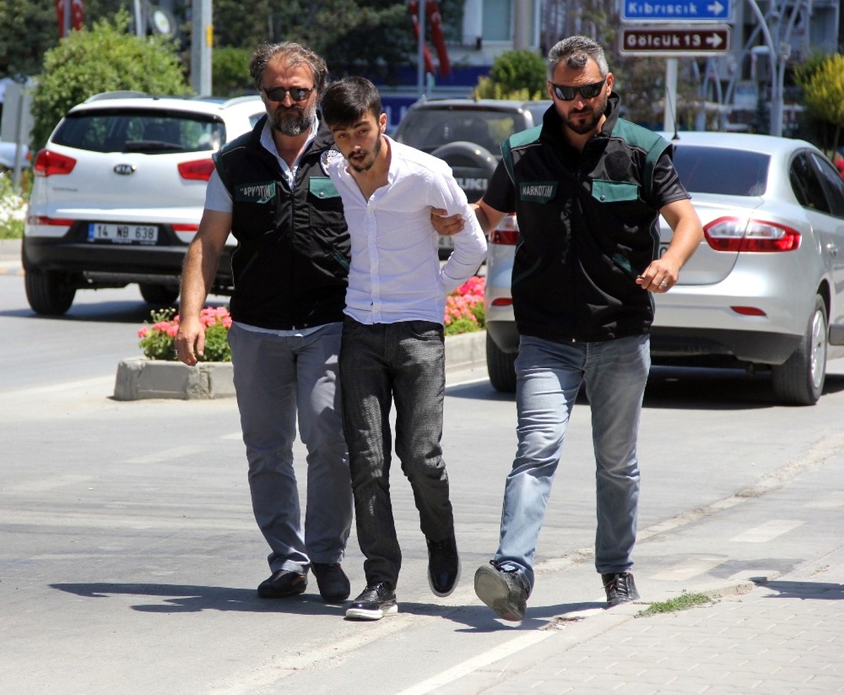 Uyuşturucuyla Yakalanan Genç Gözaltına Alındı