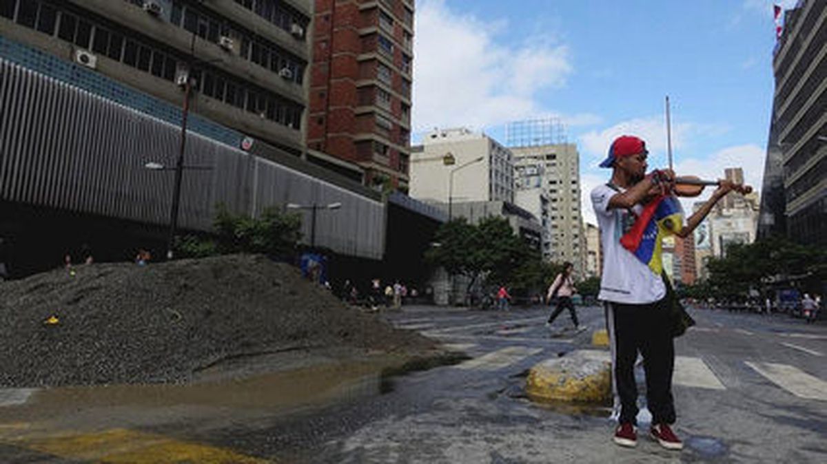Venezuelalı Muhalif Kemancı Yaralandı