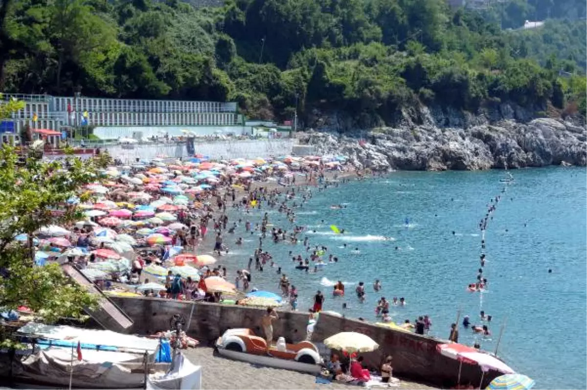 Zonguldak\'ın Mavi Bayraklı Plajı Kapuz, Akdeniz Sahillerini Aratmadı