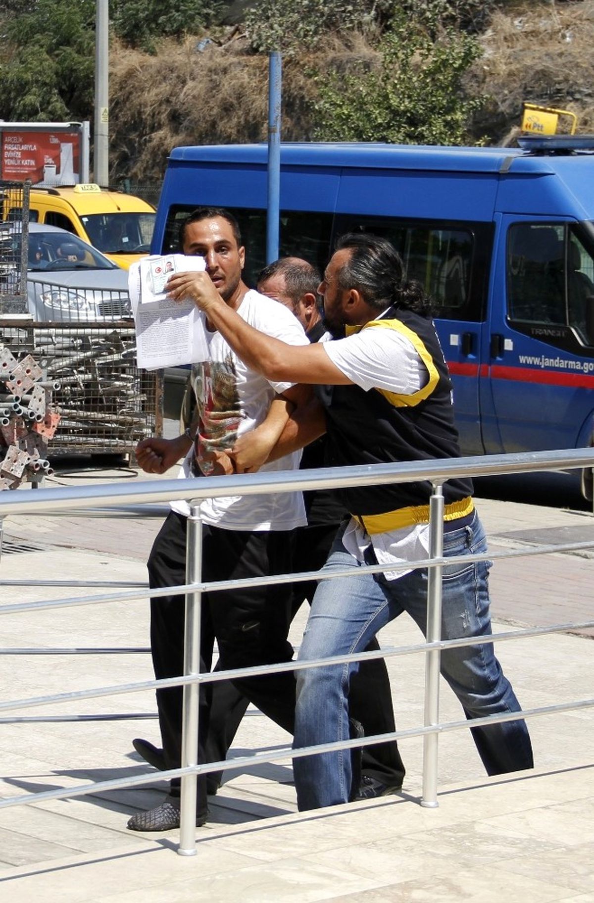 Alanya\'da Silahlı Saldırgan Yakalandı
