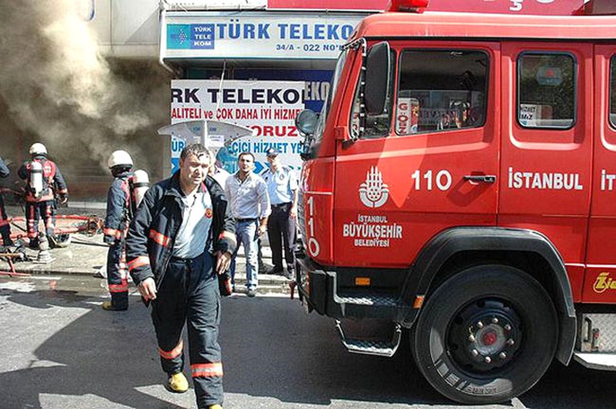 Bahçelievler\'deki Pastane Yangınında Faciadan Dönüldü