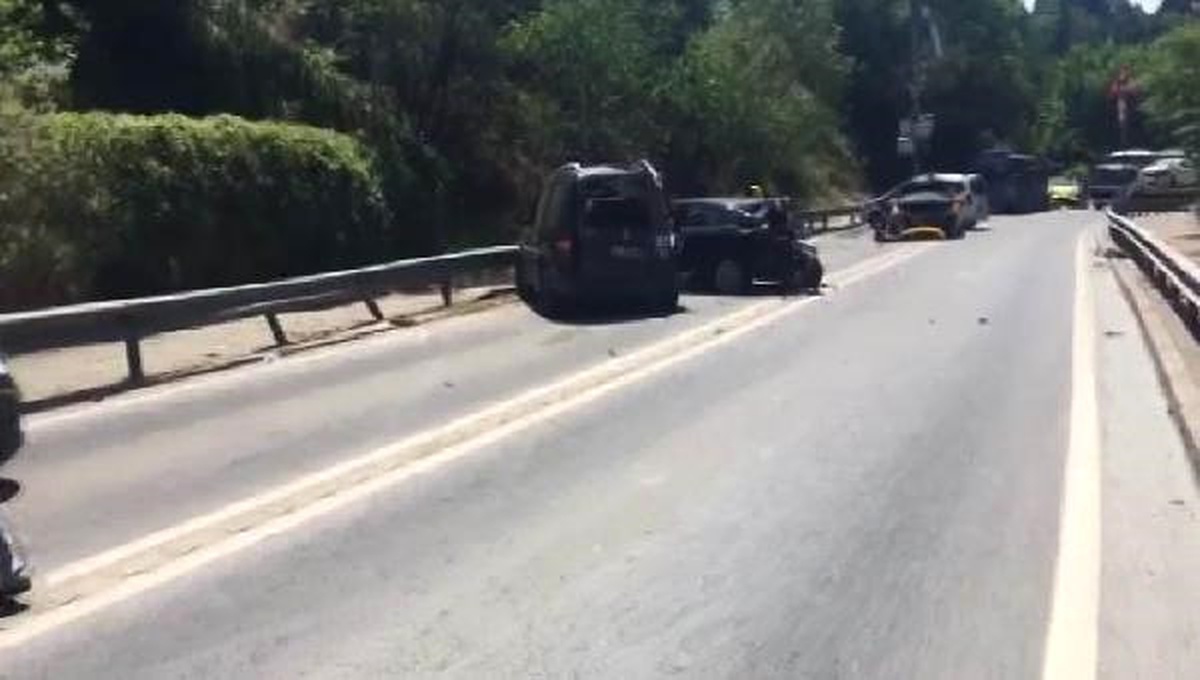 Beylerbeyi Tüneli\'nde Halk Otobüsü 9 Otomobile Çarptıktan Sonra Durabildi; 11 Yaralı (1)