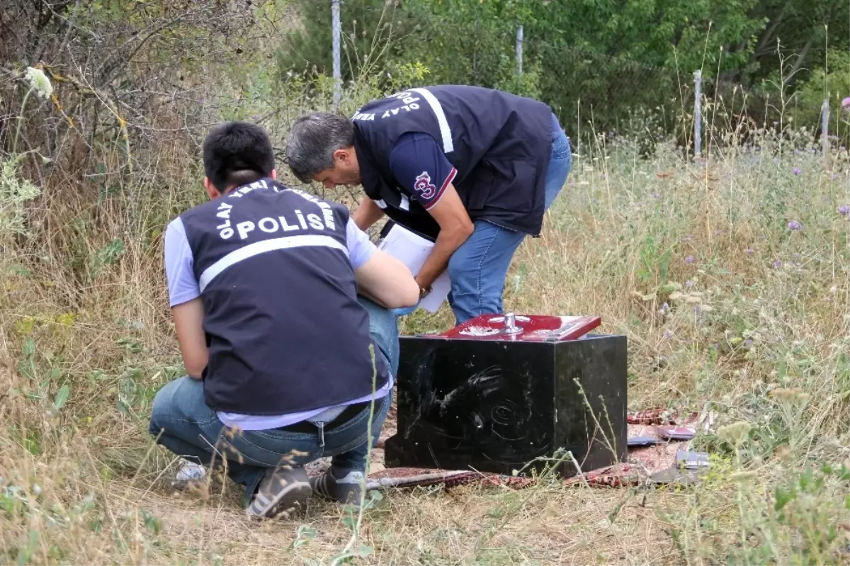 Çalıntı Kasa Boş Tarlada Bulundu