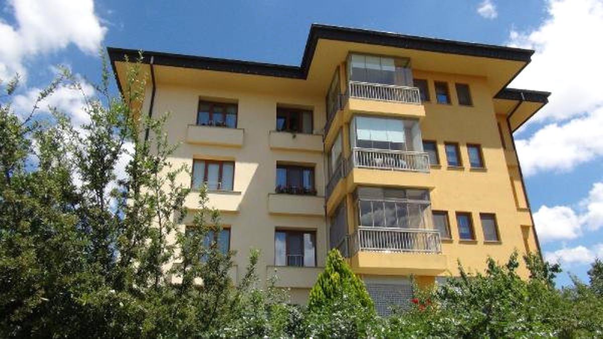 Cam Silerken 4\'üncü Kattan Düşüp Öldü