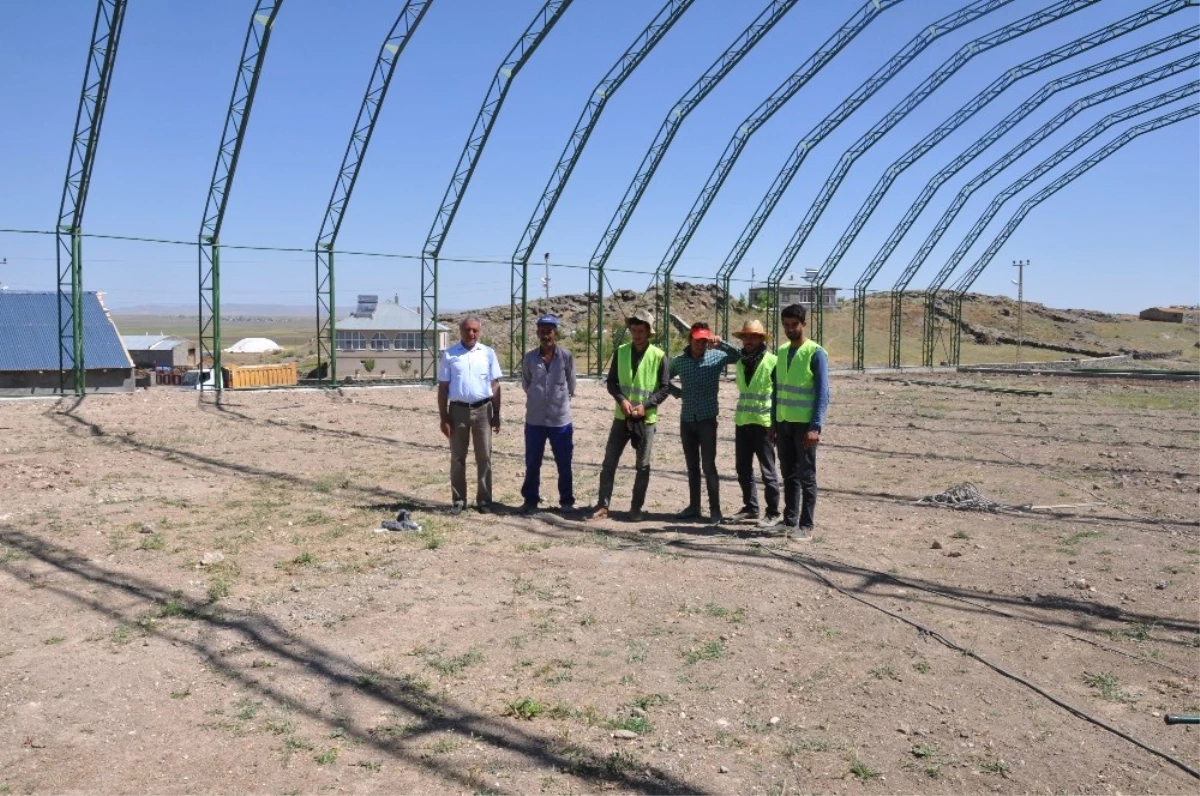 Elmakaya Beldesinde Halı Saha Yapımı