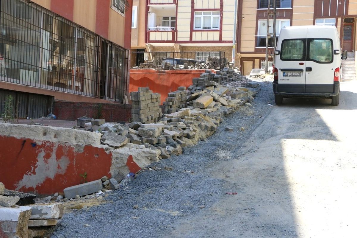 Eyüp\'te Havai Hatlar Yer Altına Alınıyor