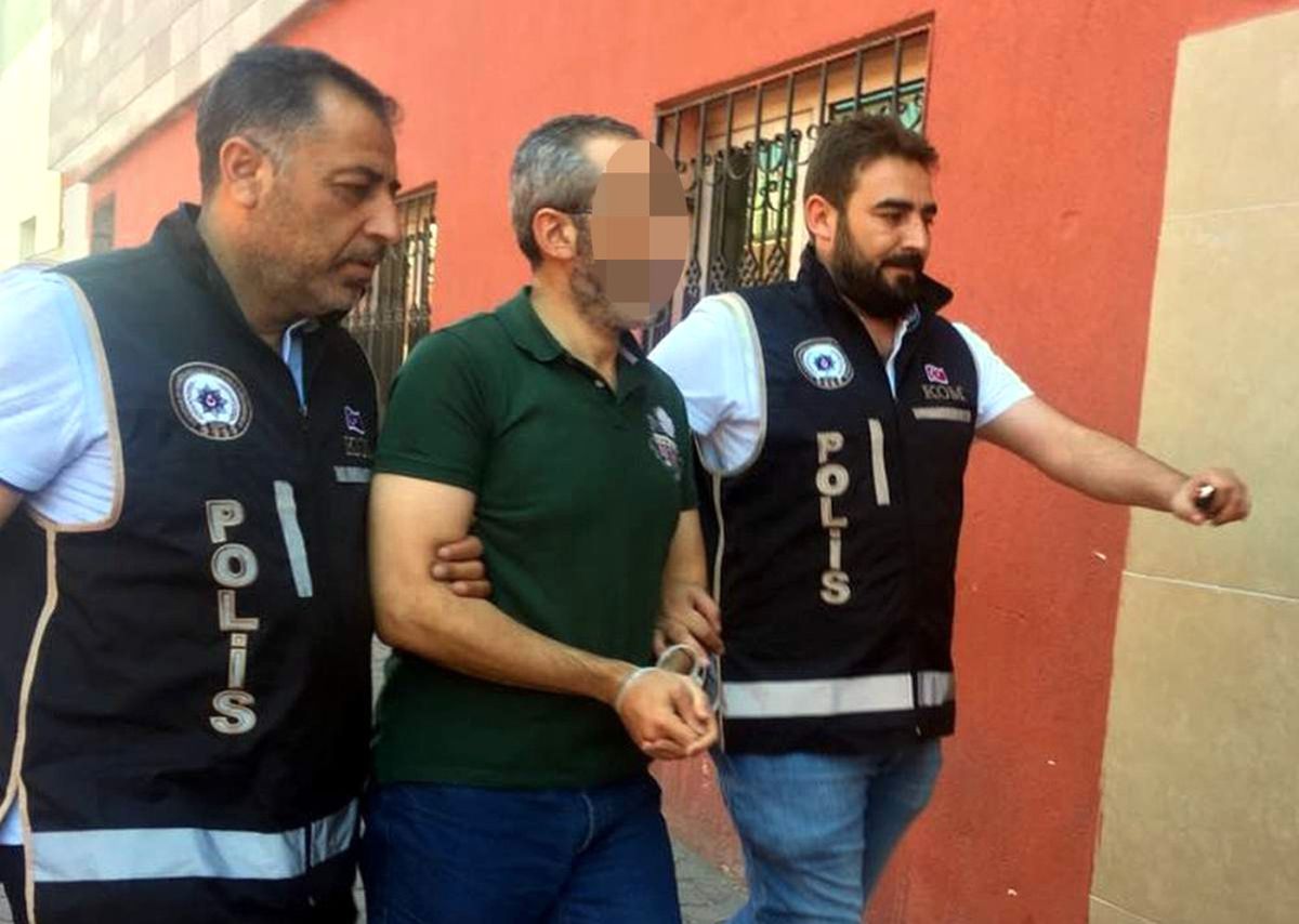 Fetö Şüphelisinin Evinden 7 Adet 1 Dolar Çıktı