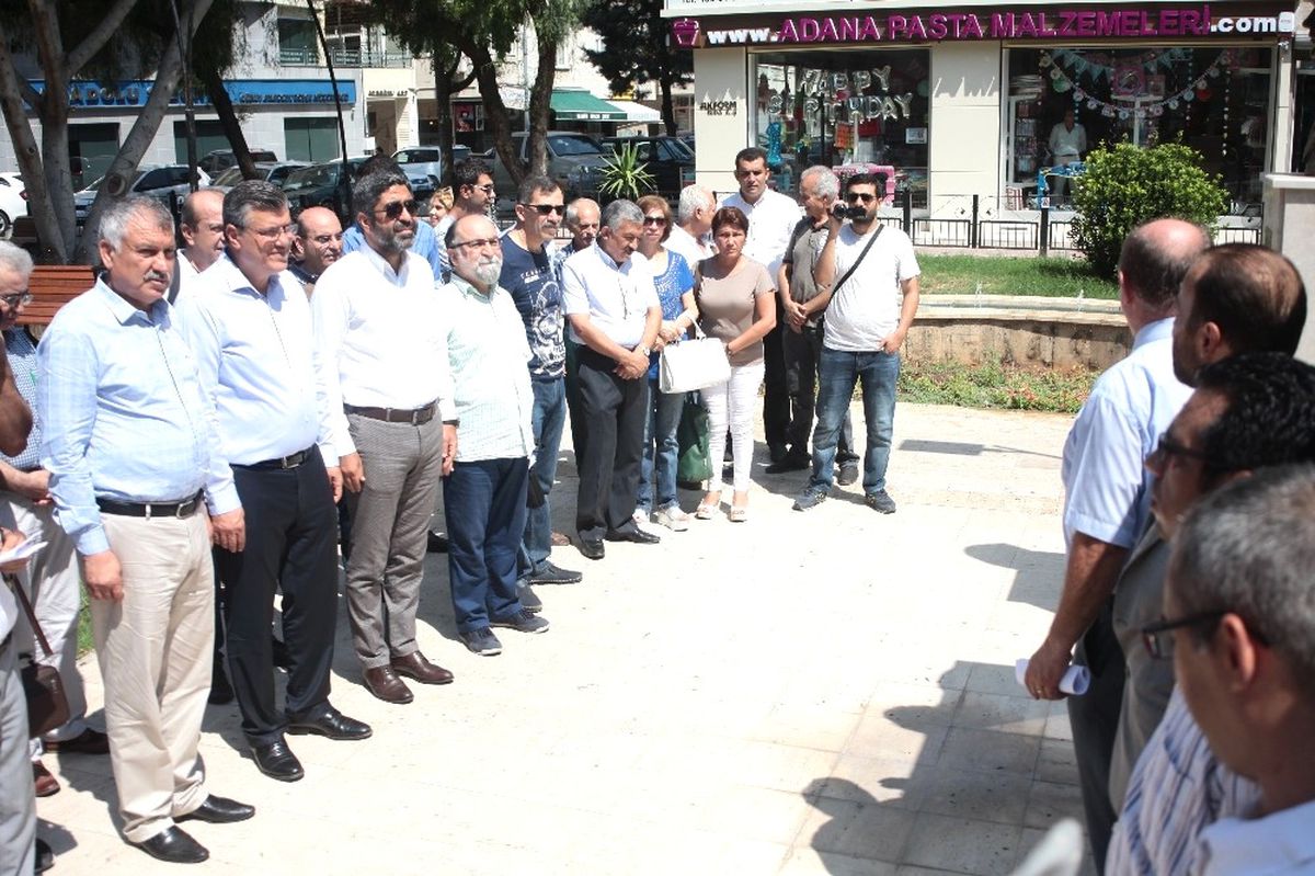 Gazeteciler Basın Anıtı\'na Çelenk Bırakıp Meşale Yaktı