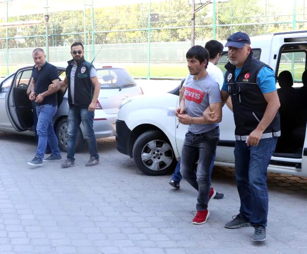 İki Kişiye Bonzai Satarken Yakalandı