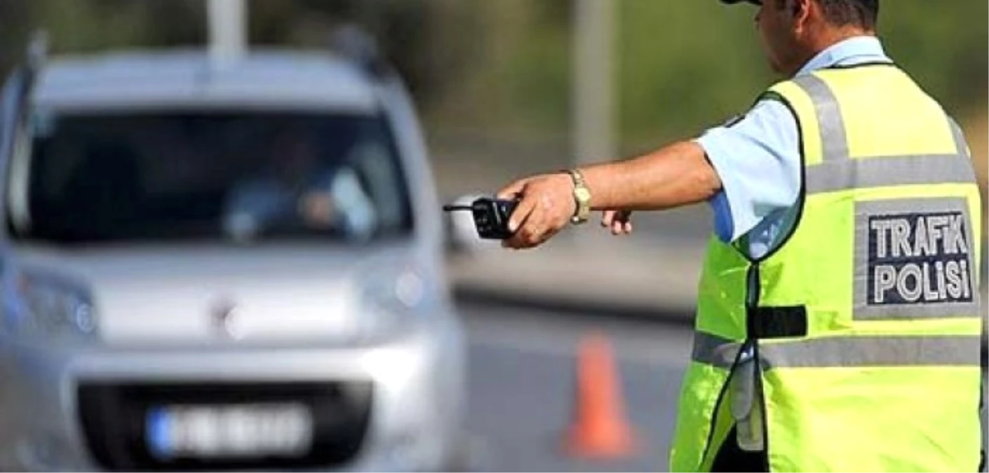 İstanbul\'da Polise \'Beton Mikseri\' Operasyonu: 60\'ı Trafik Polisi, 102 Kişi Gözaltında