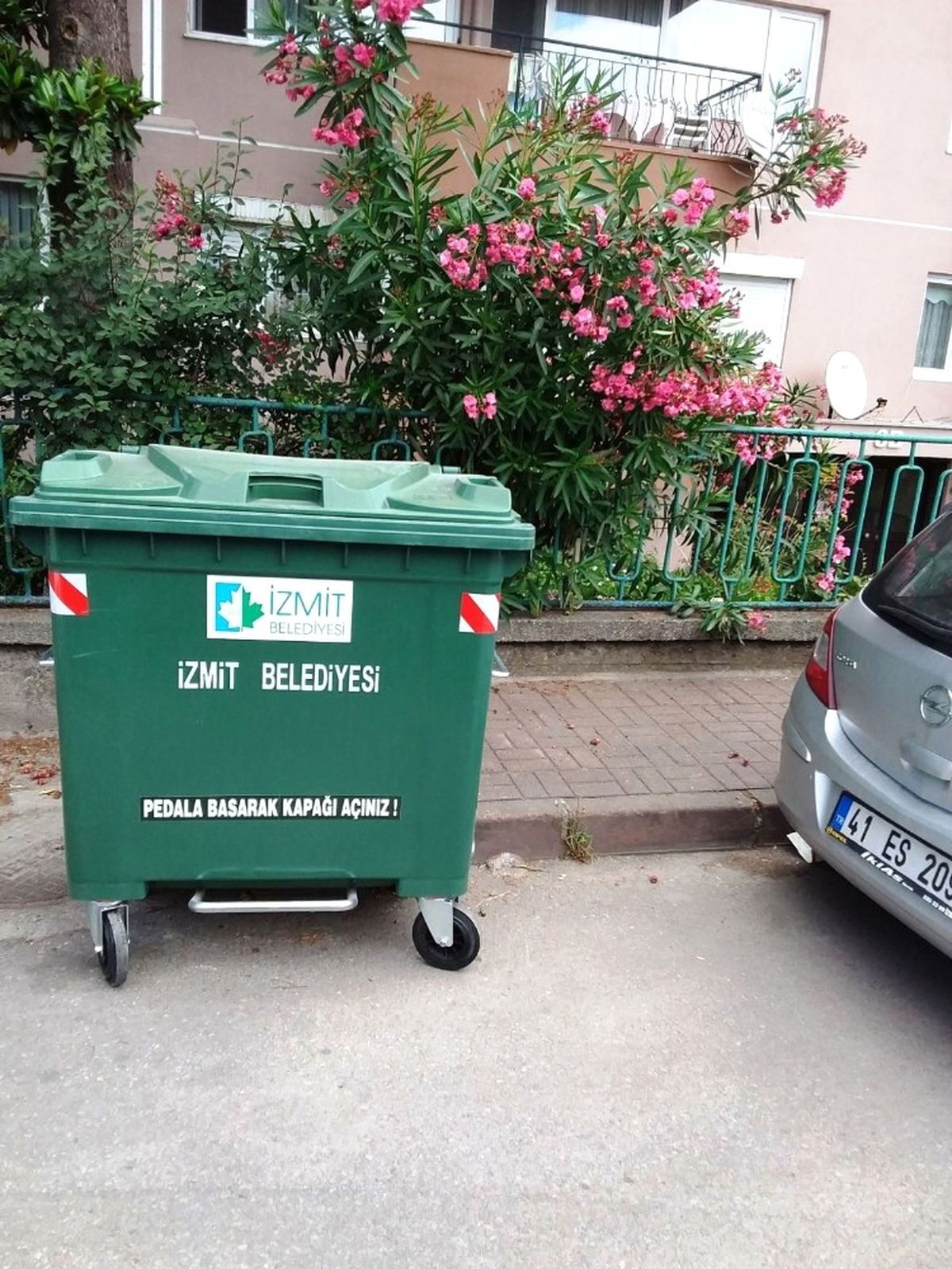 İzmit\'te Çöp Konteynerleri Yenileniyor