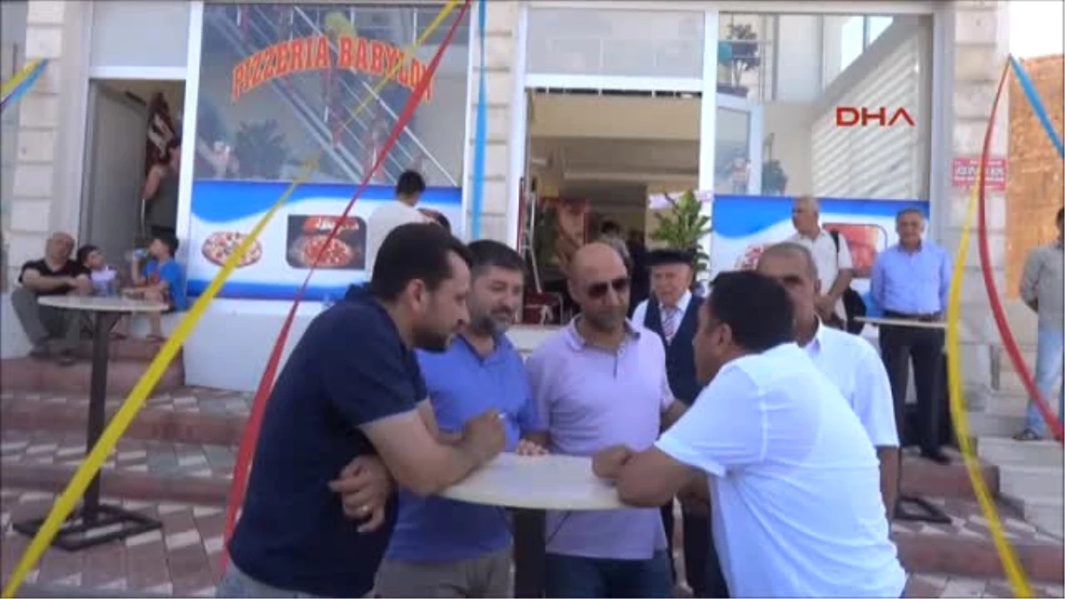 Mardin Midyat\'ta Papaz ve Rahip\'in Duasıyla Ile Pizzacı Açılışı Yapıldı