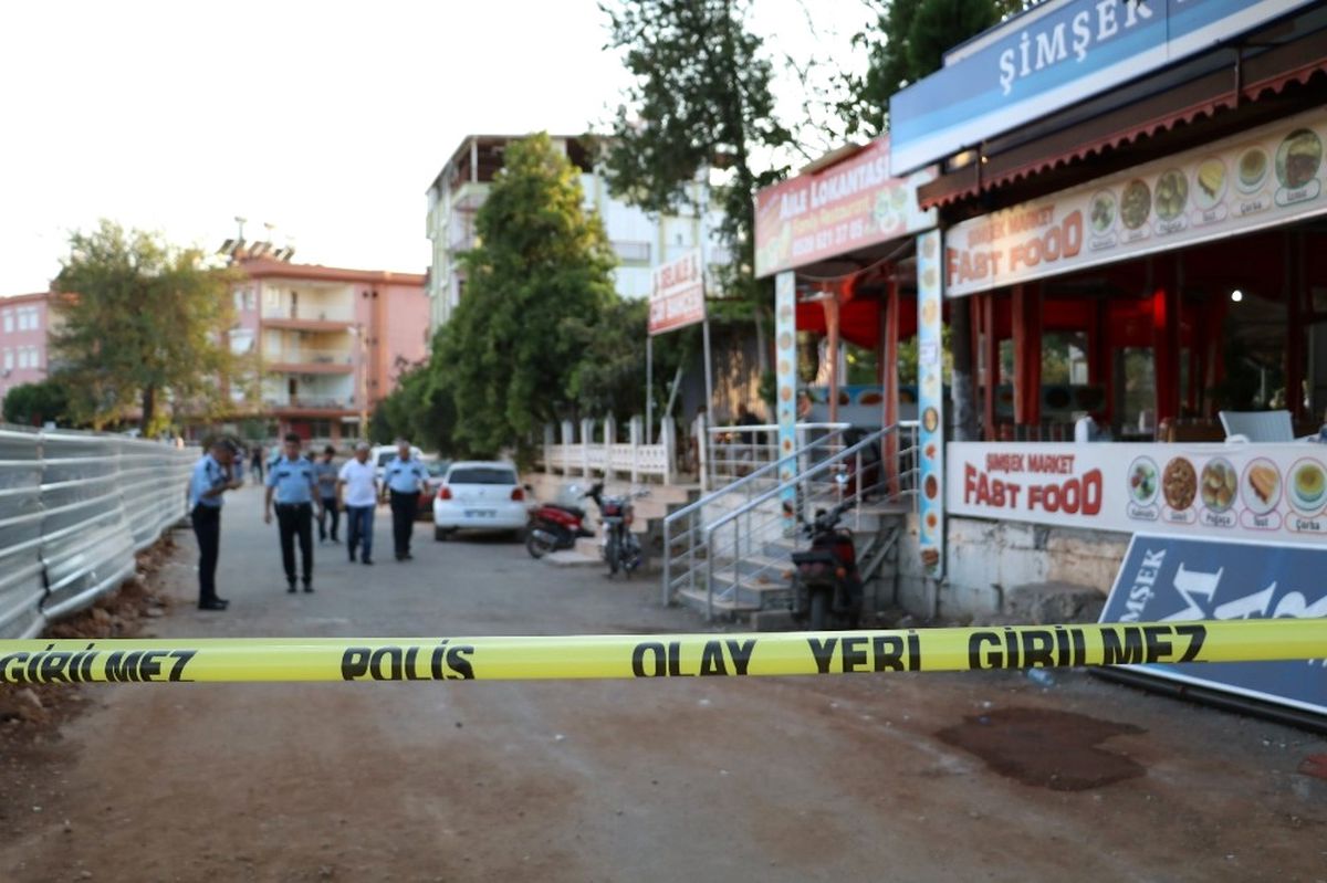 Markette Alkol Kavgası: 1\'i Ağır 2 Yaralı