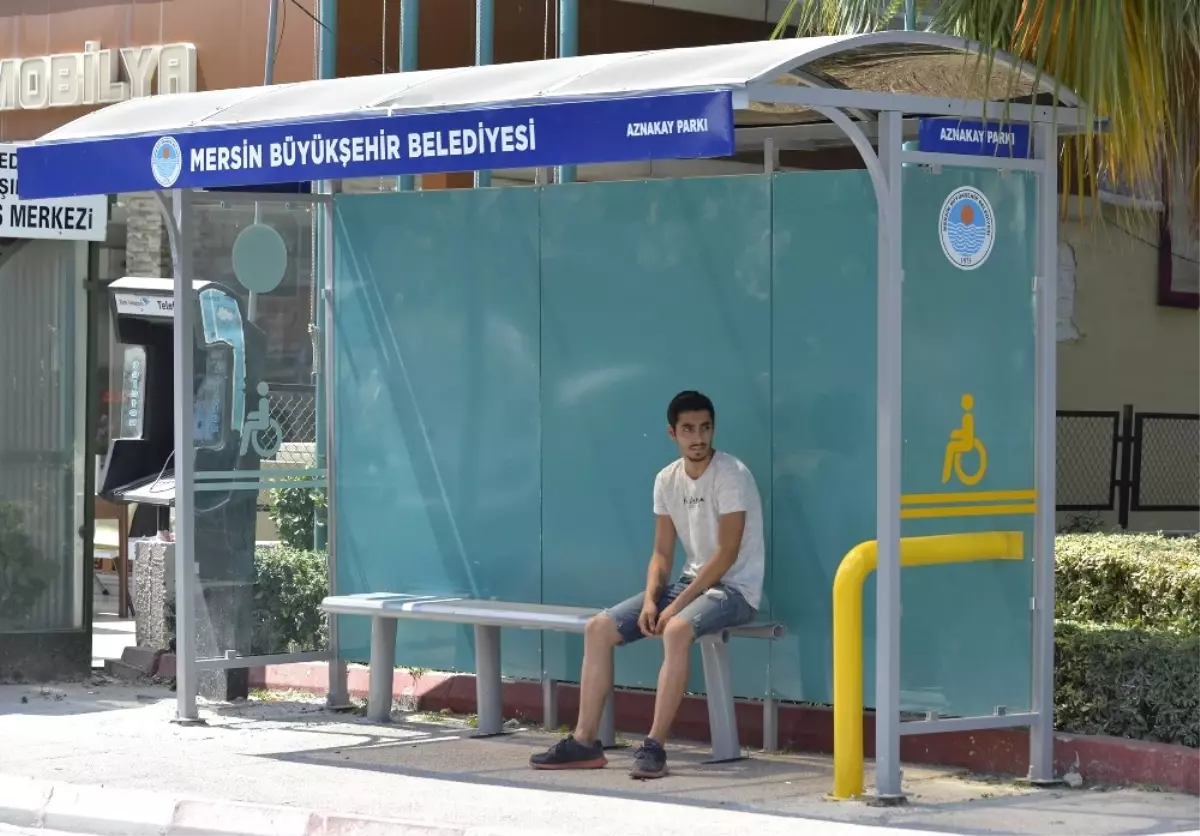 Mersin\'de Otobüs Durakları Yenileniyor