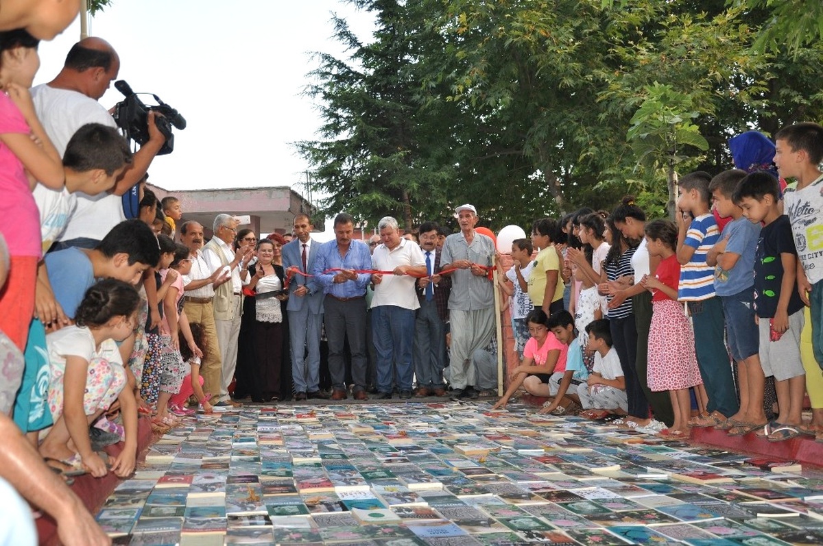 Mersinli Yazarlardan \'Kitap Yolu\' Etkinliği