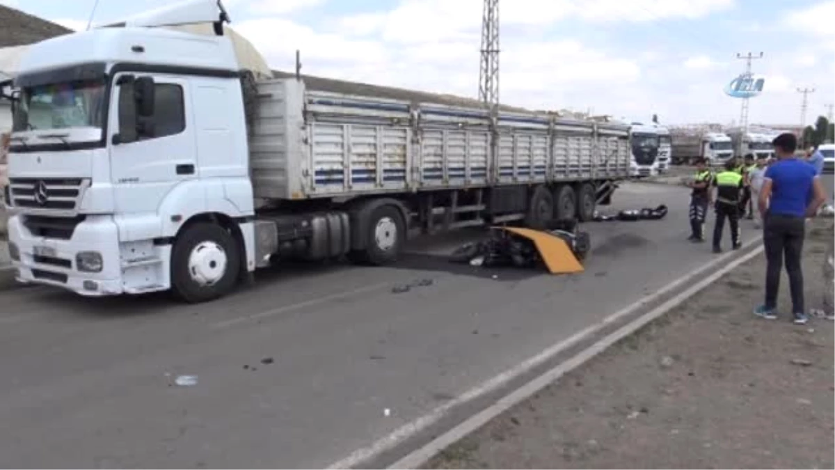Motosikletiyle Tıra Çarpan Ukraynalı Sürücü Yaralandı