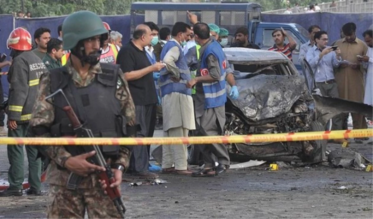 Pakistan\'da İntihar Saldırısı: 26 Ölü, 49 Yaralı