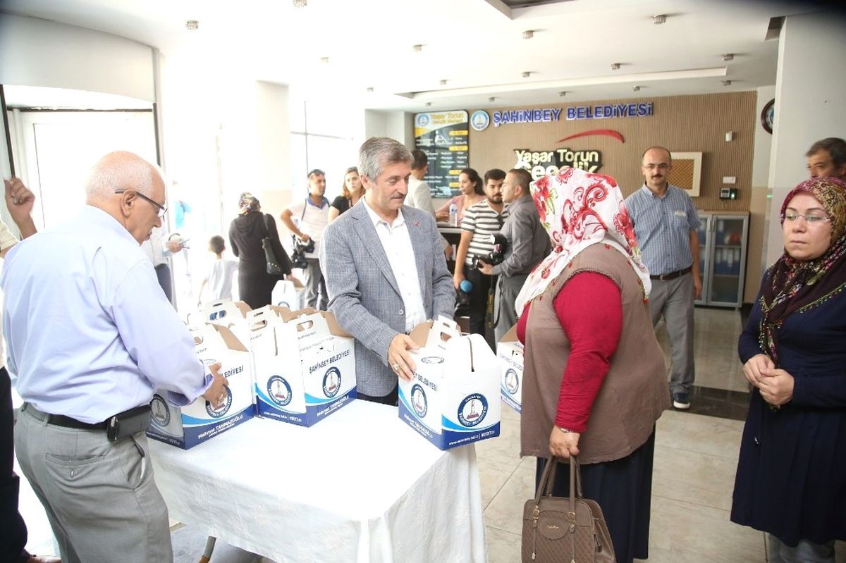Şahibey\'den Vatandaşlara Et Yardımı