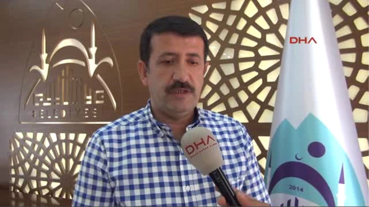 Şanlıurfa Adana\'da Dövülen Tarım Işçisine Belediye Başkanı Sahip Çıktı
