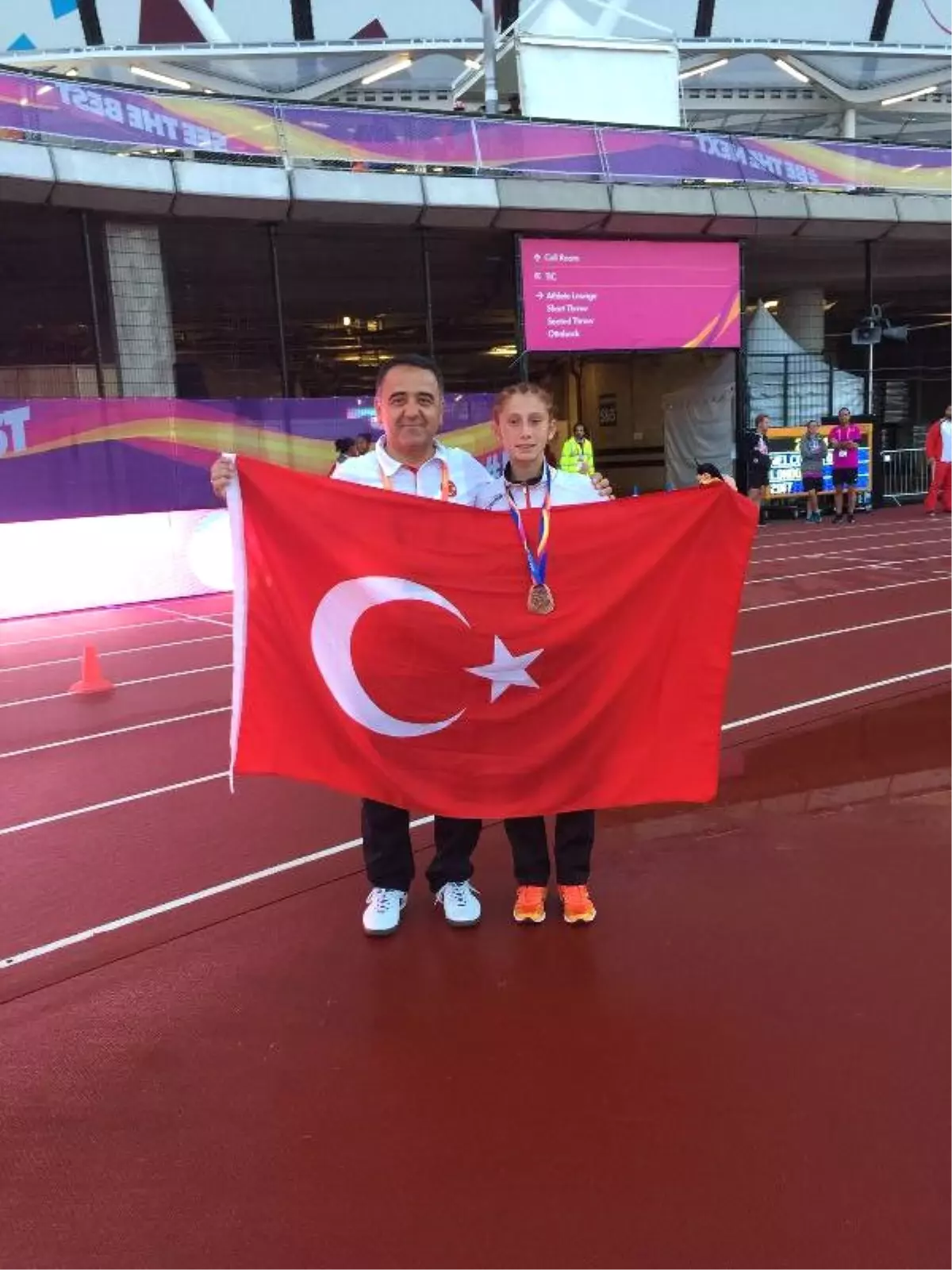 Türk Milli Takımı\'nın Genç Sporcusu Londra\'da Dünya 3\'üncüsü Oldu