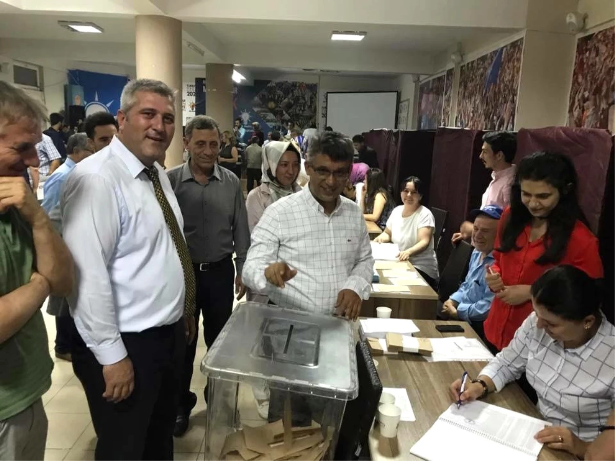 Uşak AK Parti\'de Kongre Süreci, Delege Seçimiyle Başladı