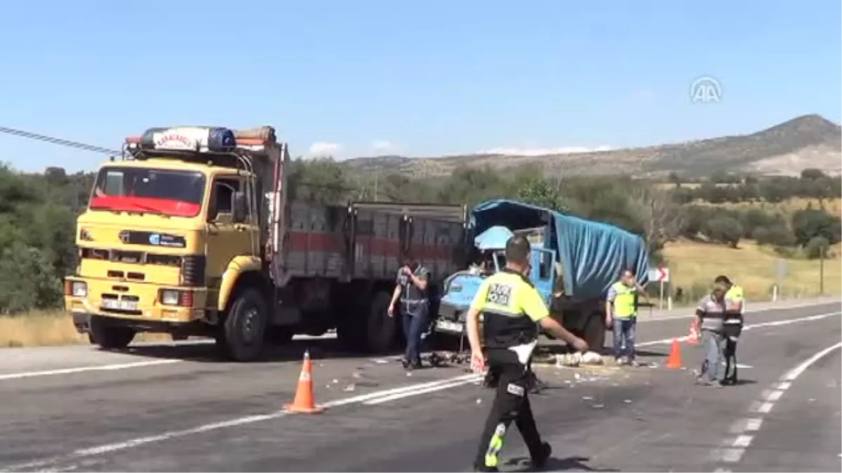 Uşak\'ta Trafik Kazası : 1 Ölü, 1 Yaralı