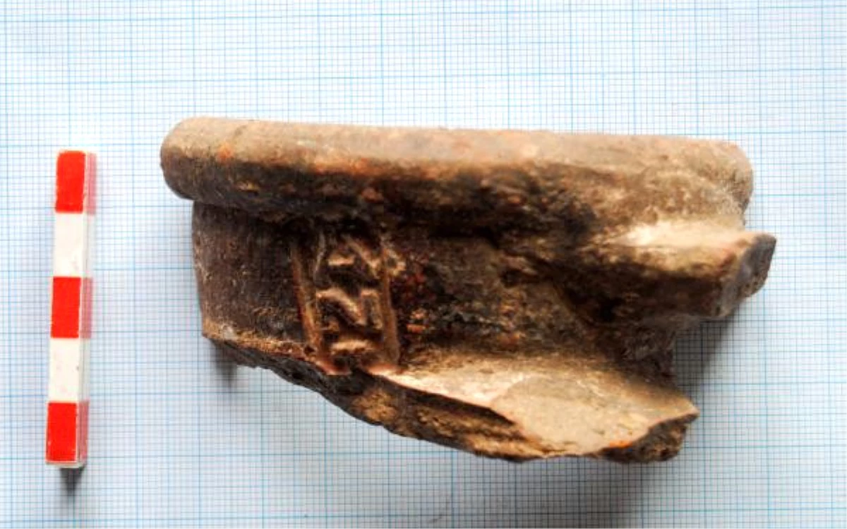 2 Bin Yıllık Antik Kentte \'Ant\' Damgalı Çömlek Parçaları Bulundu