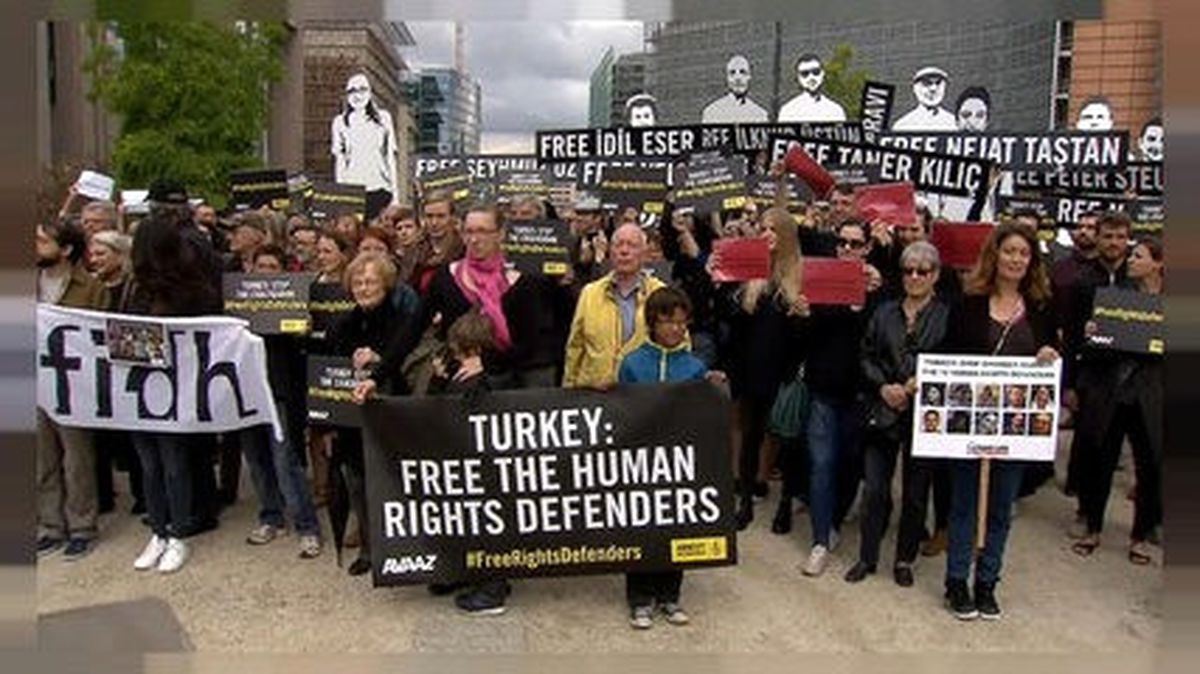 Af Örgütü\'nden Brüksel\'de Türkiye Protestosu