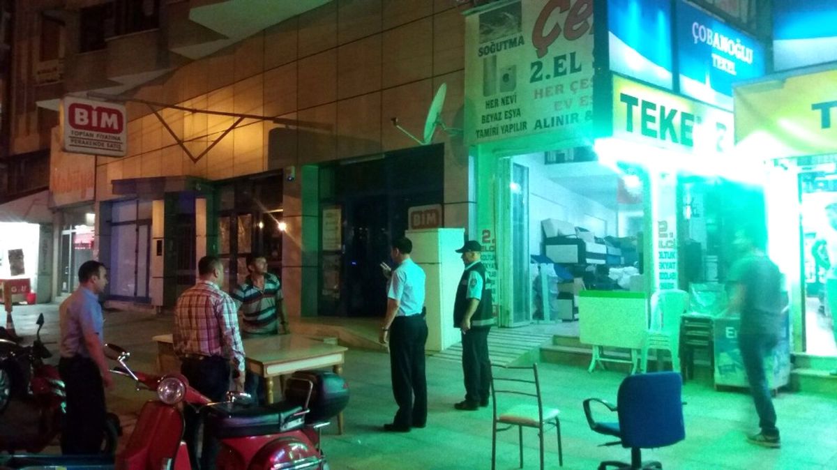 Afyonkarahisar\'da Zabıtadan Gece Denetimi