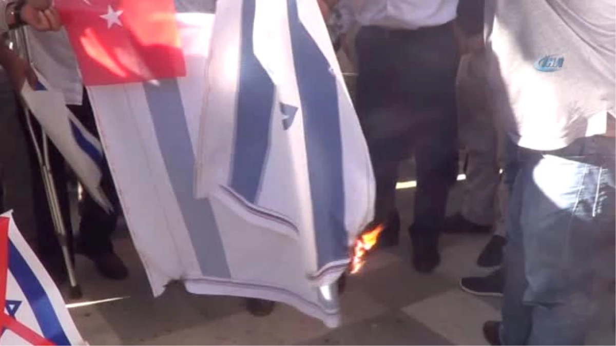 Akçakale\'de Stk\'lar İsrail Bayrağını Yaktı