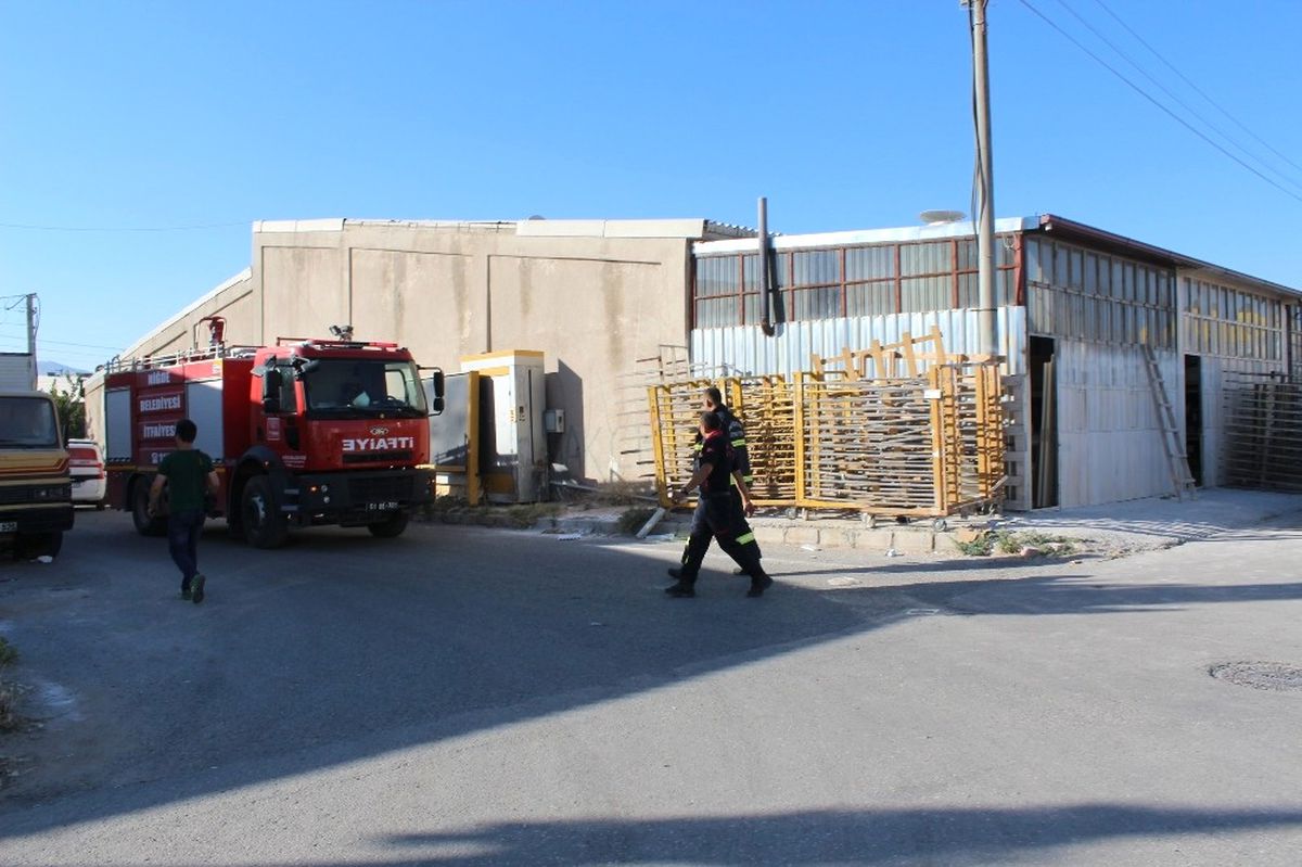 Ata Sanayindeki Yangın Ekipleri Harekete Geçirdi