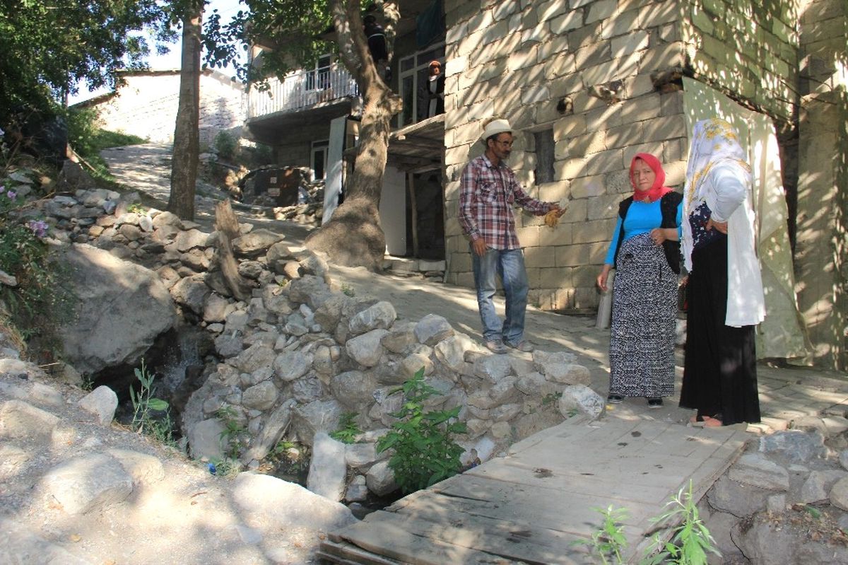 Atık Su Kanalı Kapatılmayı Bekliyor