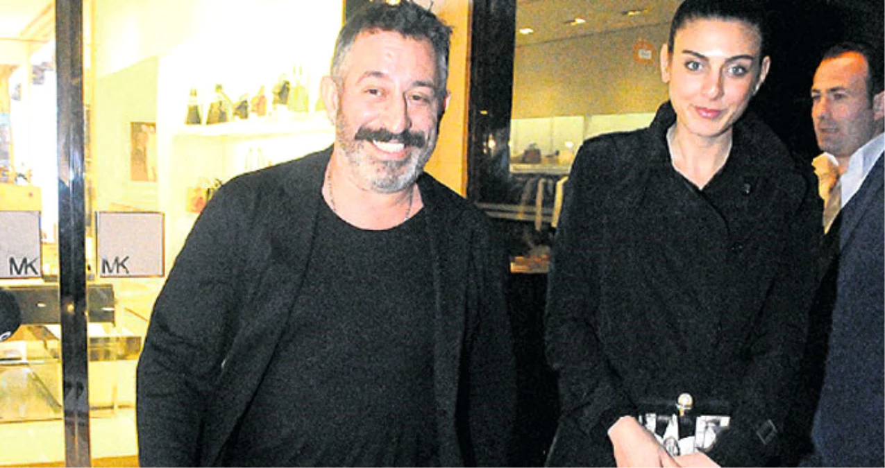 Cem Yılmaz 'Yatakta Kopuyorduk' Diyen Eski Sevgilisine Geri Döndü