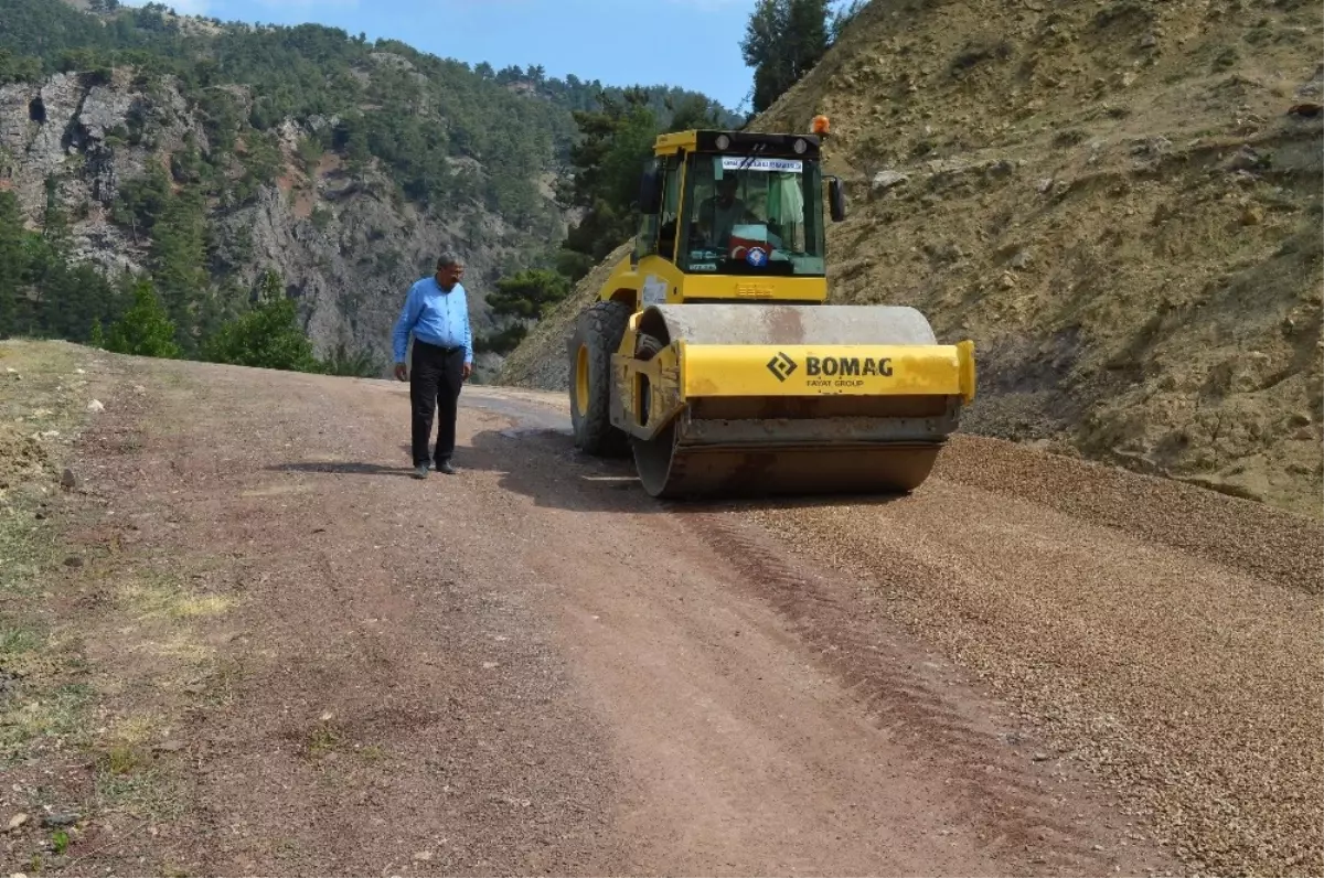 Dereköy ve Büyükalan Grup Yolu Yenileniyor