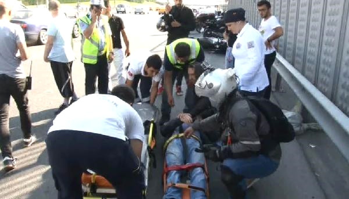Dha İstanbul - Haliç Köprü Çıkışında Motosiklet Kazası: 1 Yaralı