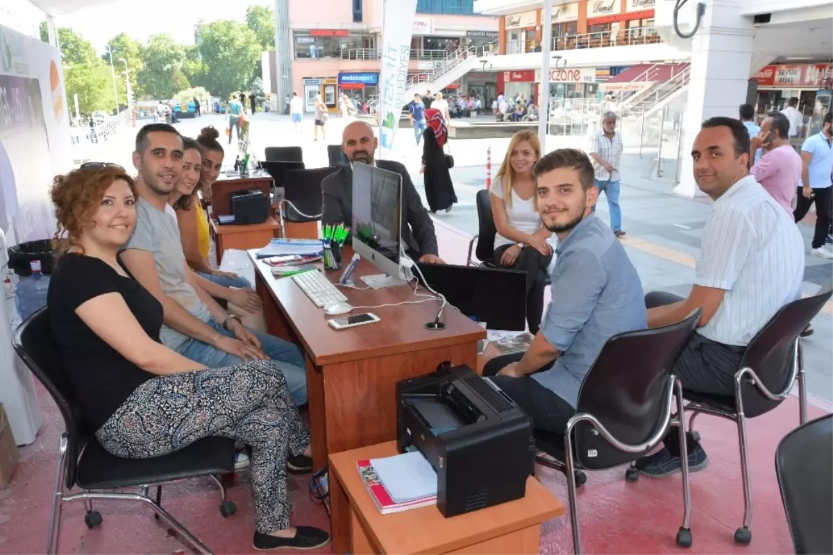 İzmit Belediyesi Tercih Standı Yoğun İlgi Görüyor