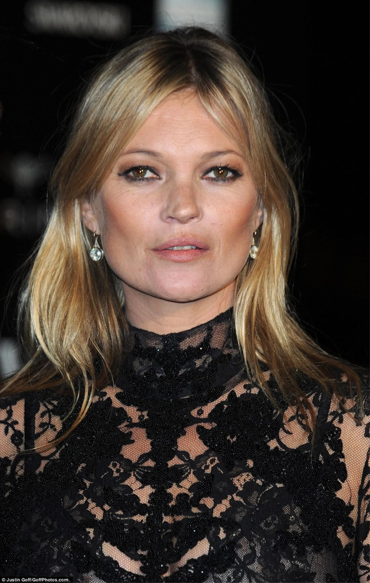 Kate Moss\'un Yastık Tutkusu