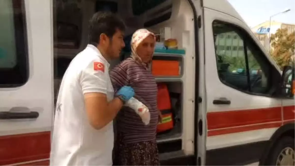 Kiracısına Gelen Misafiri İstemeyen Ev Sahibi Elinden Satırla Yaralandı