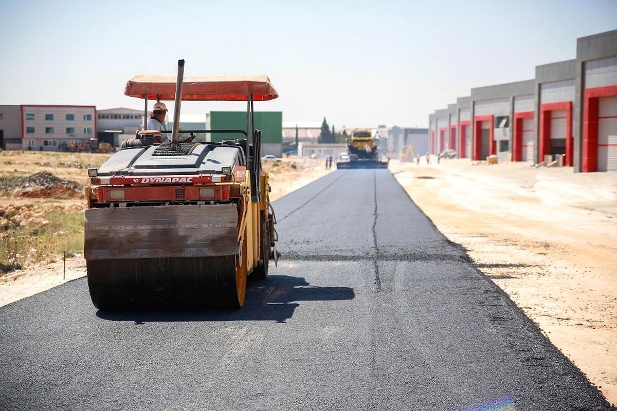 Küsget\'te Kapsamlı Yol Açma ve Asfalt Çalışması Başladı