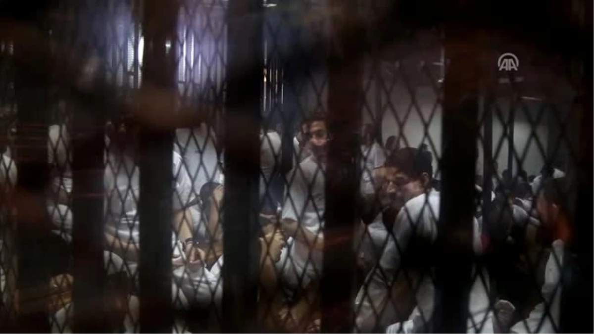 Mısır\'da Muhaliflerin Yargılanması