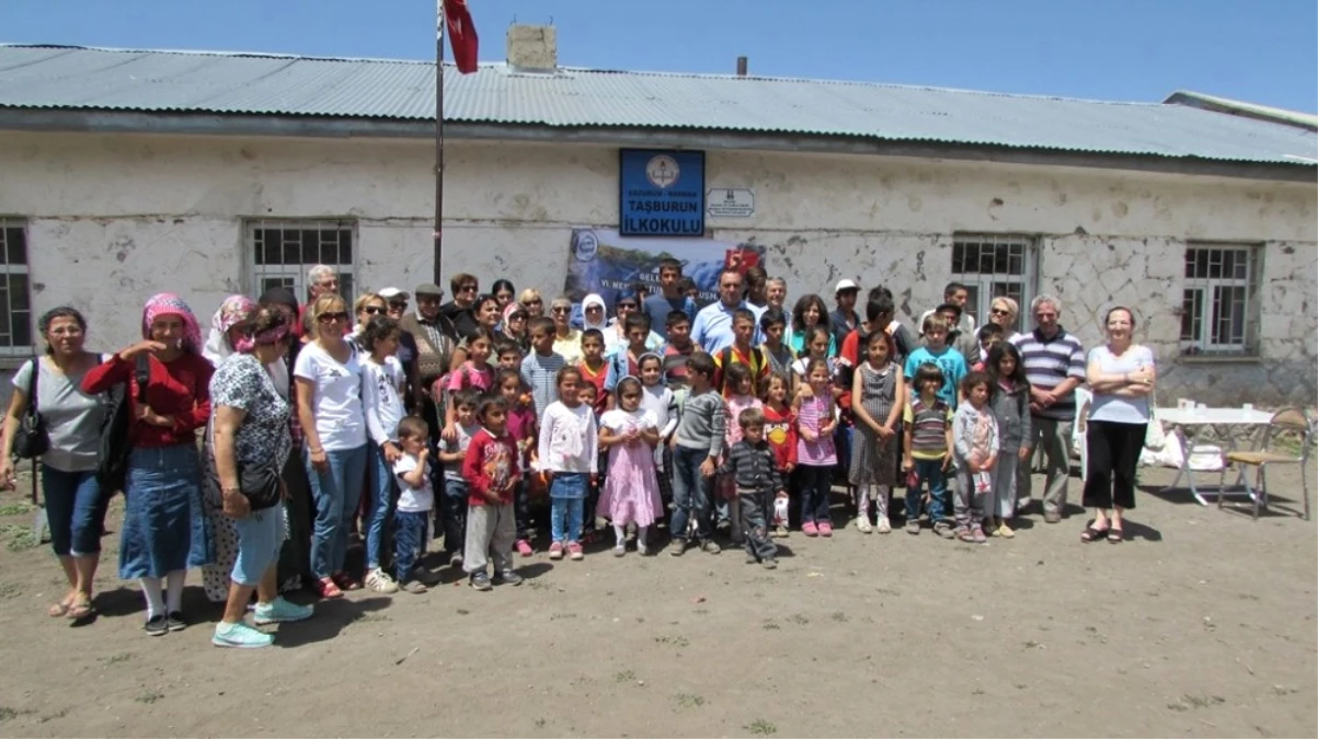 Narman\'daki Köy Okullarında Öğrenim Gören Öğrencilere Yardım