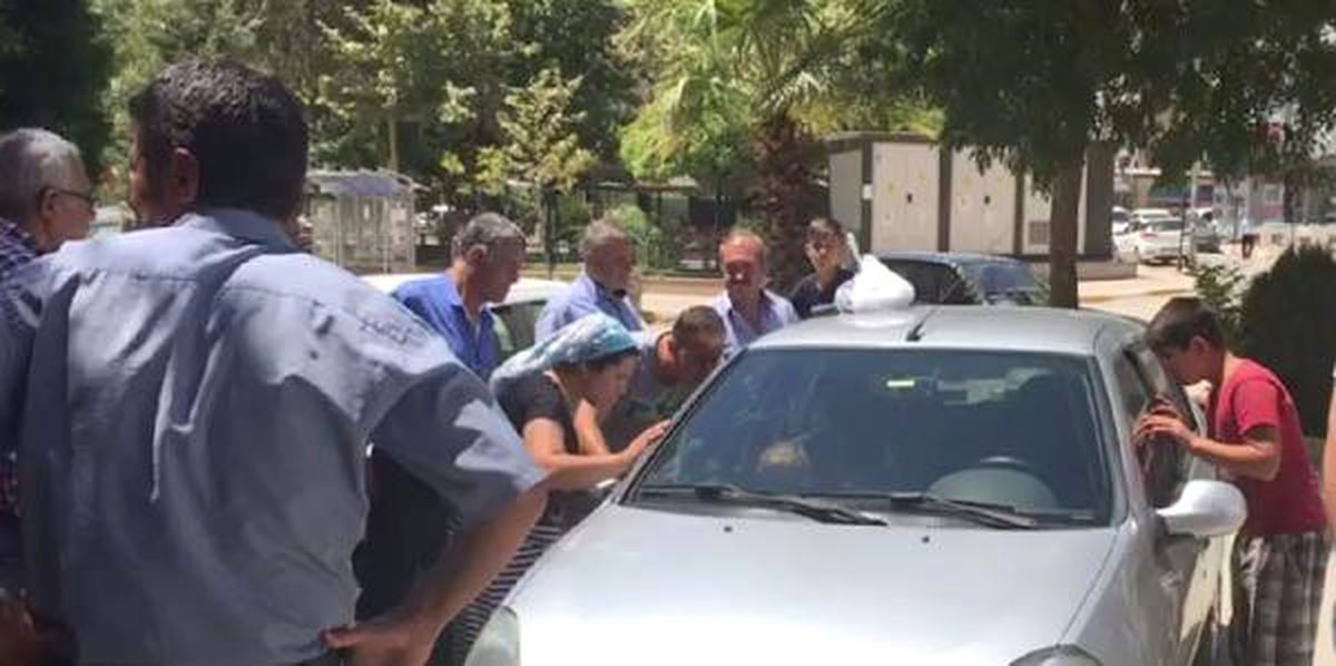 Otomobilde Unutulan Çocuk Cam Kırılarak Kurtarıldı